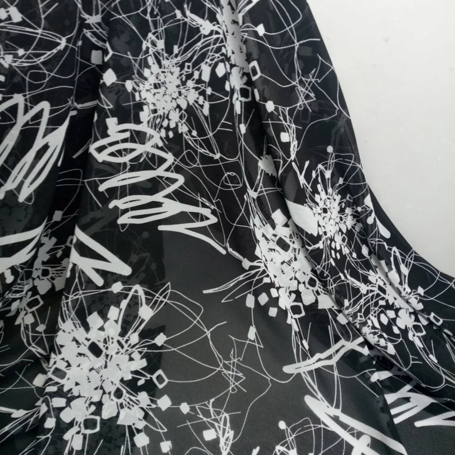 Chiffon bohemian Printing paisley Fabric in Summer breathable dress fabric Floral printed chiffon Dress fabric
Chiffon bohemian Printing paisley Fabric in Summer breathable dress fabric Floral printed chiffon Dress fabric