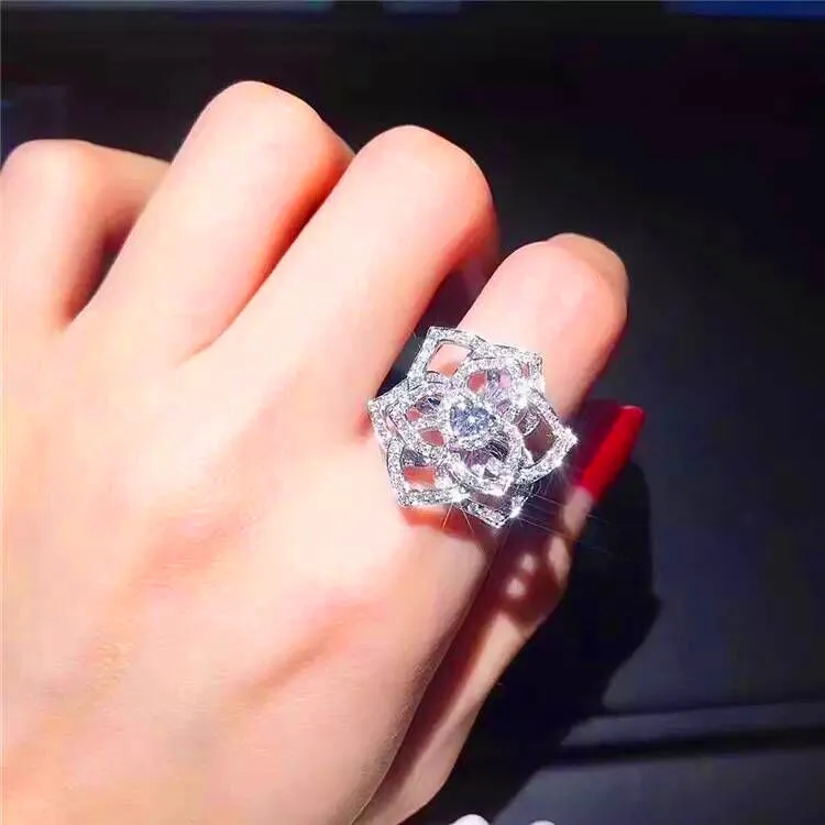 Luxury Big Rose Flower Heart Ring Cute Boho Female Silver Engagement Ring Vintage Party Wedding Band Rings For Women
Luxury Big Rose Flower Heart Ring Cute Boho Female Silver Engagement Ring Vintage Party Wedding Band Rings For Women
