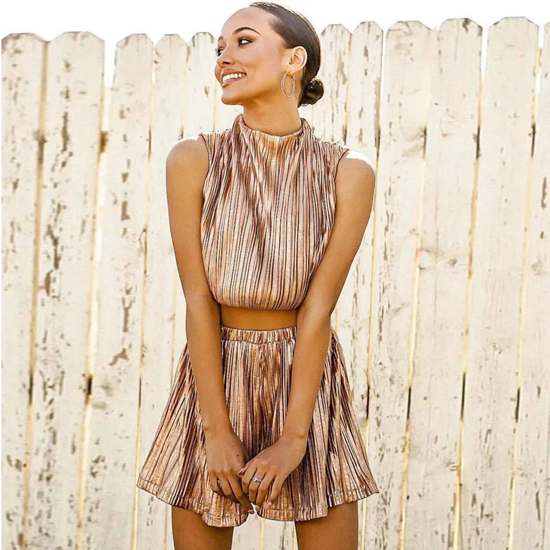 Summer Rompers Women Casual Playsuit Fashion Fold Sexy Sleeveless Crop Top and Short Jumpsuit Ladies 2 Pieces Set Casual Overall
Summer Rompers Women Casual Playsuit Fashion Fold Sexy Sleeveless Crop Top and Short Jumpsuit Ladies 2 Pieces Set Casual Overall