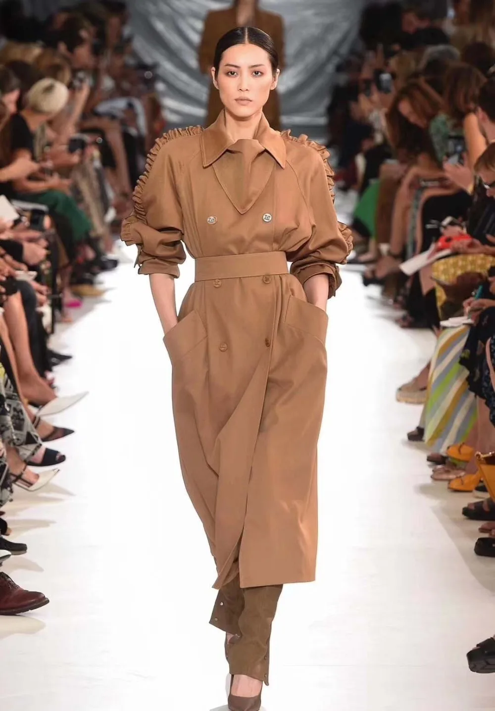 2019 The new trench coat fashion temperament women's windbreaker vadim retro modis casual classic spring long coat women
2019 The new trench coat fashion temperament women's windbreaker vadim retro modis casual classic spring long coat women