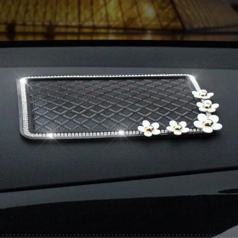 Фото Car interior mats small daisies rhinestones creative decoration female car perfume cushion dashboard mobile phone pad | Автомобили и