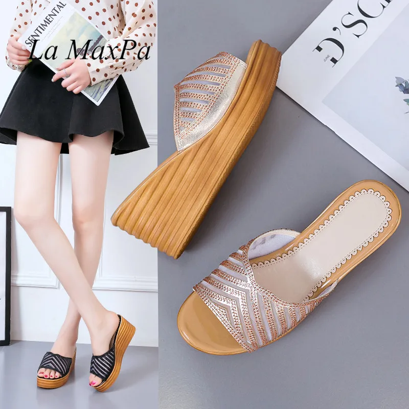 New 2019 Summer Slides Thick Sole Open Toe Wedges Crystal Breathable Slippers High Heels Waterproof Platform Shoes Woman Shoes
New 2019 Summer Slides Thick Sole Open Toe Wedges Crystal Breathable Slippers High Heels Waterproof Platform Shoes Woman Shoes