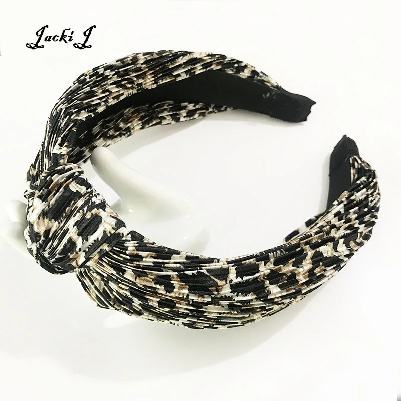 Pleated Leopard Satin Headband Wide Front Knot Hairband for Women Girls Hair Accessories 2019 Wholesale
Pleated Leopard Satin Headband Wide Front Knot Hairband for Women Girls Hair Accessories 2019 Wholesale