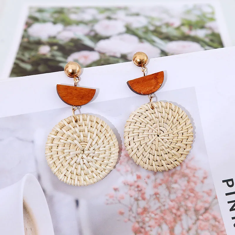 2019 New Fashion Geometric Round Wooden Straw Weave Vine Rattan Knit Dangle Earrings For Women Boho Handmade Drop Earring Gifts
2019 New Fashion Geometric Round Wooden Straw Weave Vine Rattan Knit Dangle Earrings For Women Boho Handmade Drop Earring Gifts