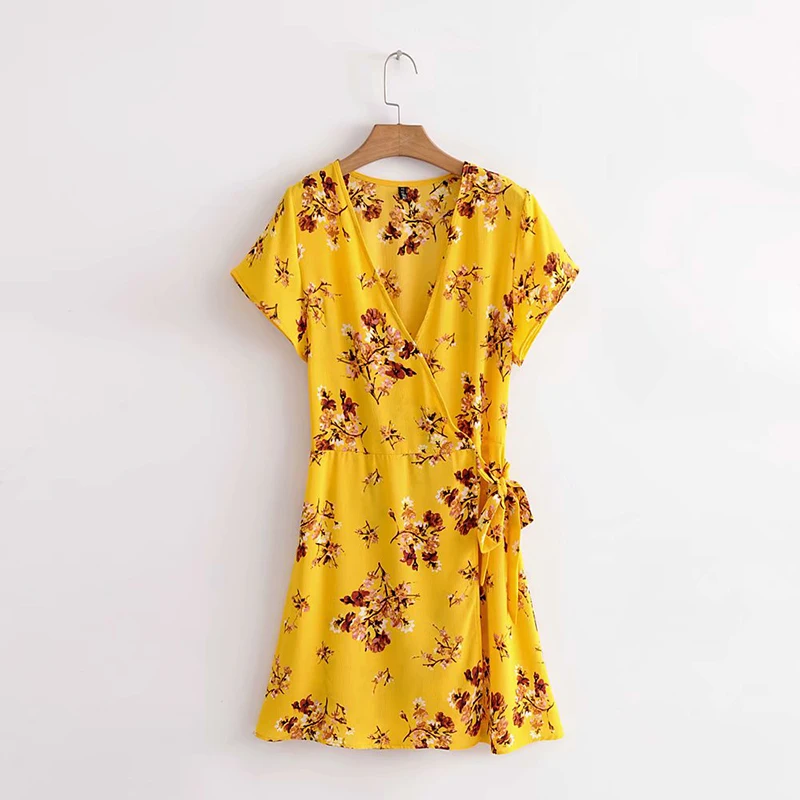 Spring Women Fashion Design Flower Print Yellow Pink Summer Dresses Female Short Sleeve V-neck Mini Dress Streetwear vestidos
Spring Women Fashion Design Flower Print Yellow Pink Summer Dresses Female Short Sleeve V-neck Mini Dress Streetwear vestidos