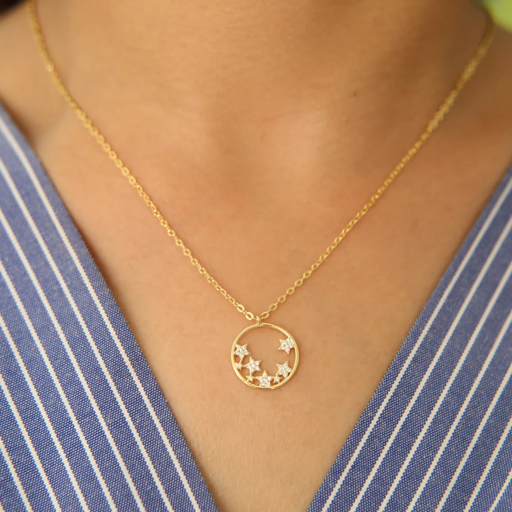 2018 latest new design delicate link chain necklace hollow round shiny cz cluster stars pendent necklaces girls elegent jewelry
2018 latest new design delicate link chain necklace hollow round shiny cz cluster stars pendent necklaces girls elegent jewelry