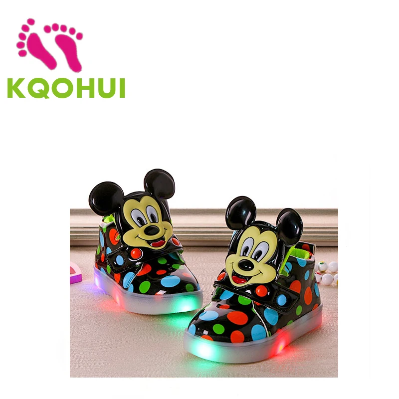 2016 New European fashion cute LED lighting children shoes hot sales Lovely kids sneakers high quality cool boy girls boots
2016 New European fashion cute LED lighting children shoes hot sales Lovely kids sneakers high quality cool boy girls boots