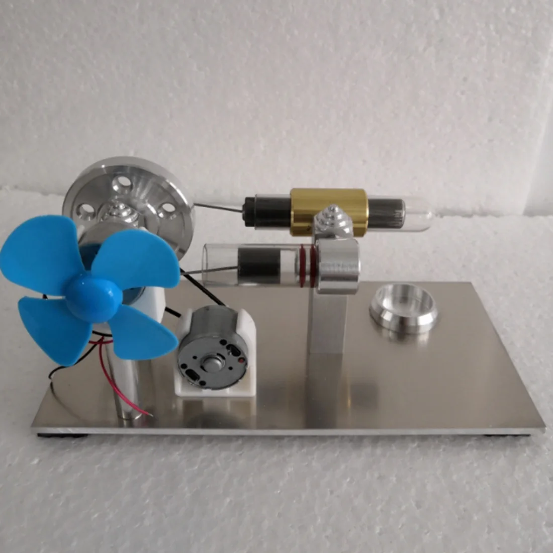 Updated Version All-Metal Quartz Hot Cylinder Stirling Engine Model Kit Power Educational DIY Model Toy With Fan And Bulb
Updated Version All-Metal Quartz Hot Cylinder Stirling Engine Model Kit Power Educational DIY Model Toy With Fan And Bulb