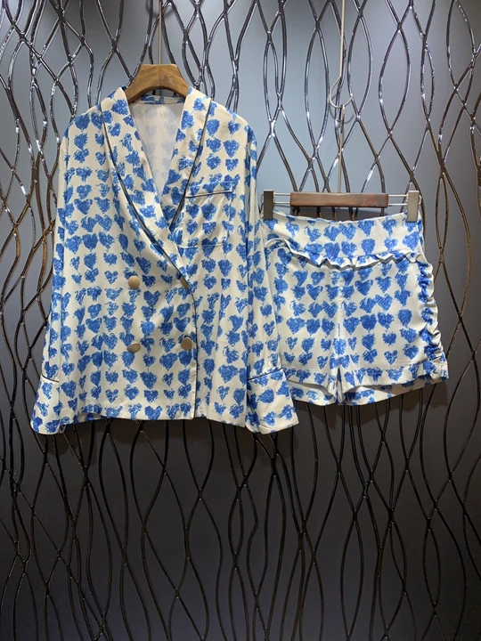 Summer 2019 New Women's Suit with Peach Heart Printed Top + Short Pants Suit 516
Summer 2019 New Women's Suit with Peach Heart Printed Top + Short Pants Suit 516