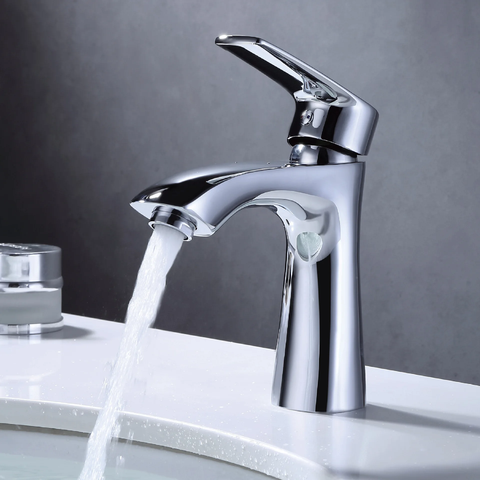 Manufacturers selling all copper cold hot mix water basin faucet lavatory faucet MJ - 6047
Manufacturers selling all copper cold hot mix water basin faucet lavatory faucet MJ - 6047