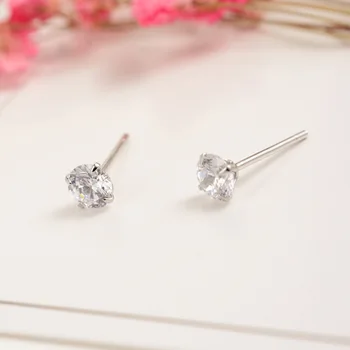 S925 Sterling Silvery Super Small Ear Studs Female Mini Rhinestone Earrings Simple Zircon Personality Temperament Flash Z8408
S925 Sterling Silvery Super Small Ear Studs Female Mini Rhinestone Earrings Simple Zircon Personality Temperament Flash Z8408