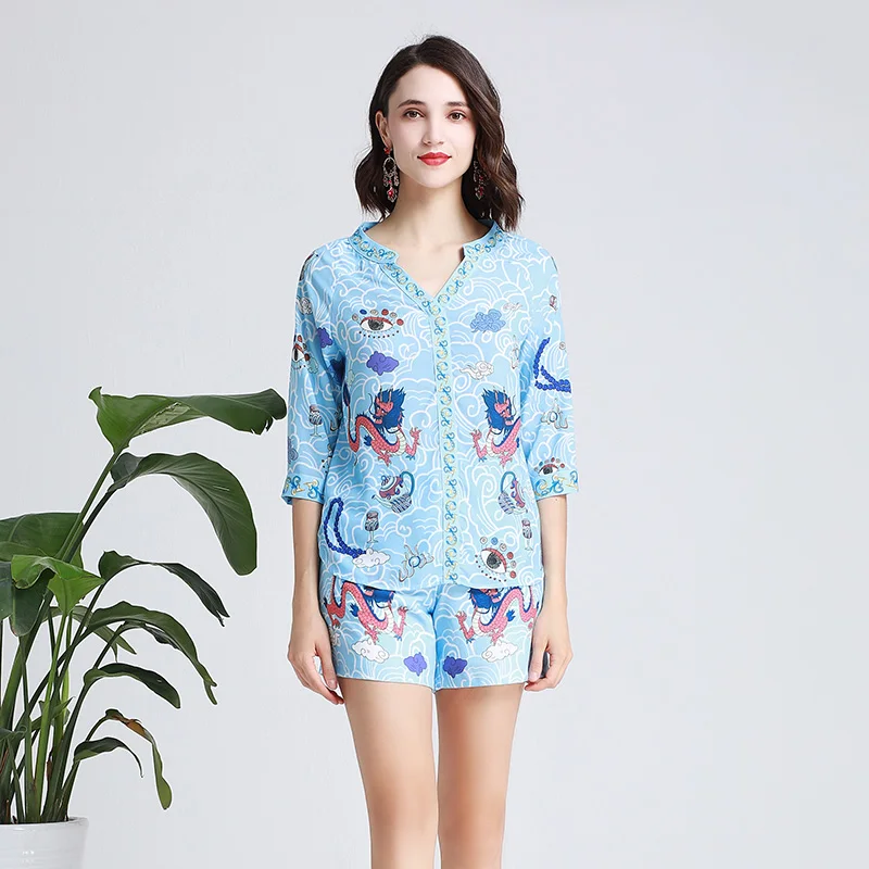 Fashion Runway Summer Women's Sets Animal Print V-Neck Half Sleeve Blouses + Shorts Pants Female Two Pieces Set Blue Suits
Fashion Runway Summer Women's Sets Animal Print V-Neck Half Sleeve Blouses + Shorts Pants Female Two Pieces Set Blue Suits