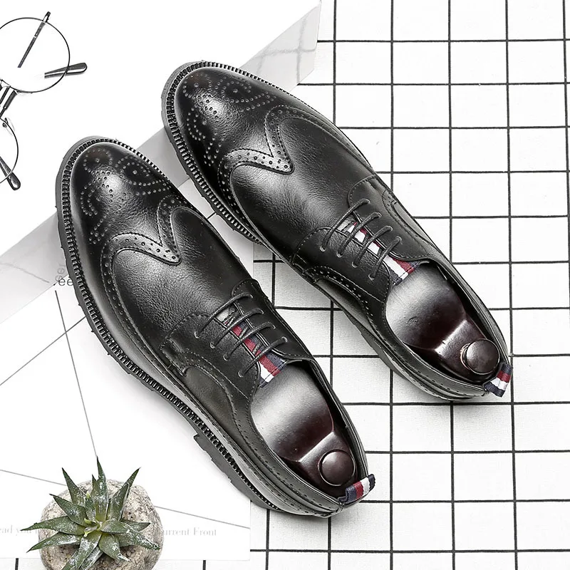Elegant big size brogue shoes men wingtip shoes men cut outs dress shoe male business flats footwear with flag tongue zy434
Elegant big size brogue shoes men wingtip shoes men cut outs dress shoe male business flats footwear with flag tongue zy434