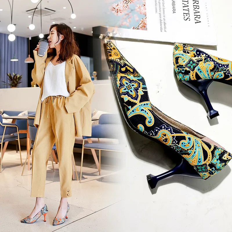 2019 New Women Pumps High heels 7.5cm Lady pu leather Thick Floral Printed Pointed Toe Single Shoes Female Sandals Dress Party
2019 New Women Pumps High heels 7.5cm Lady pu leather Thick Floral Printed Pointed Toe Single Shoes Female Sandals Dress Party