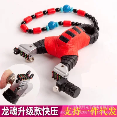 2018 New Dragon Soul Slingshot, spring quick pressure, light pointing movable clip, flat leather bow, alloy Slingshot
2018 New Dragon Soul Slingshot, spring quick pressure, light pointing movable clip, flat leather bow, alloy Slingshot