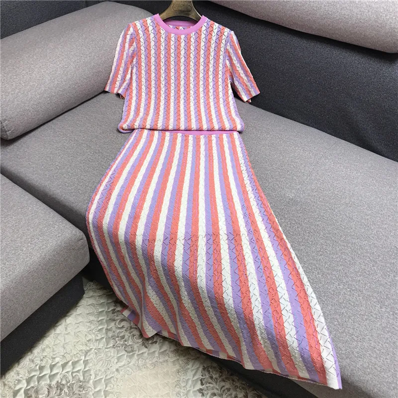 Luxury Designer Brand Women's Knitted Sets O Neck Vertical Striped Hollow Out Knitted Top and Long Knitted Skirt 2PCS Set
Luxury Designer Brand Women's Knitted Sets O Neck Vertical Striped Hollow Out Knitted Top and Long Knitted Skirt 2PCS Set