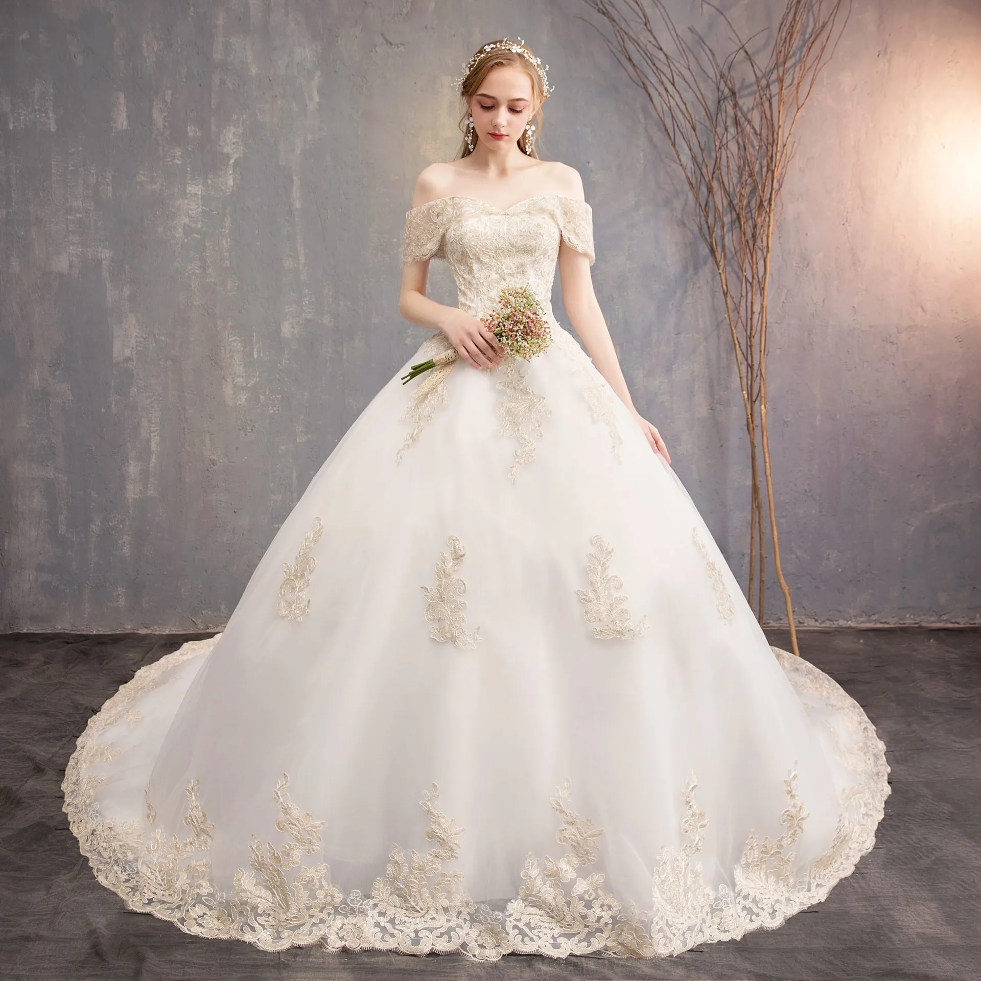 Do Dower2019 New Arrival Lace Wedding Dress With Train Lace Up Ball Gown Off The Shoulder Princess Vintage Wedding Dress
Do Dower2019 New Arrival Lace Wedding Dress With Train Lace Up Ball Gown Off The Shoulder Princess Vintage Wedding Dress