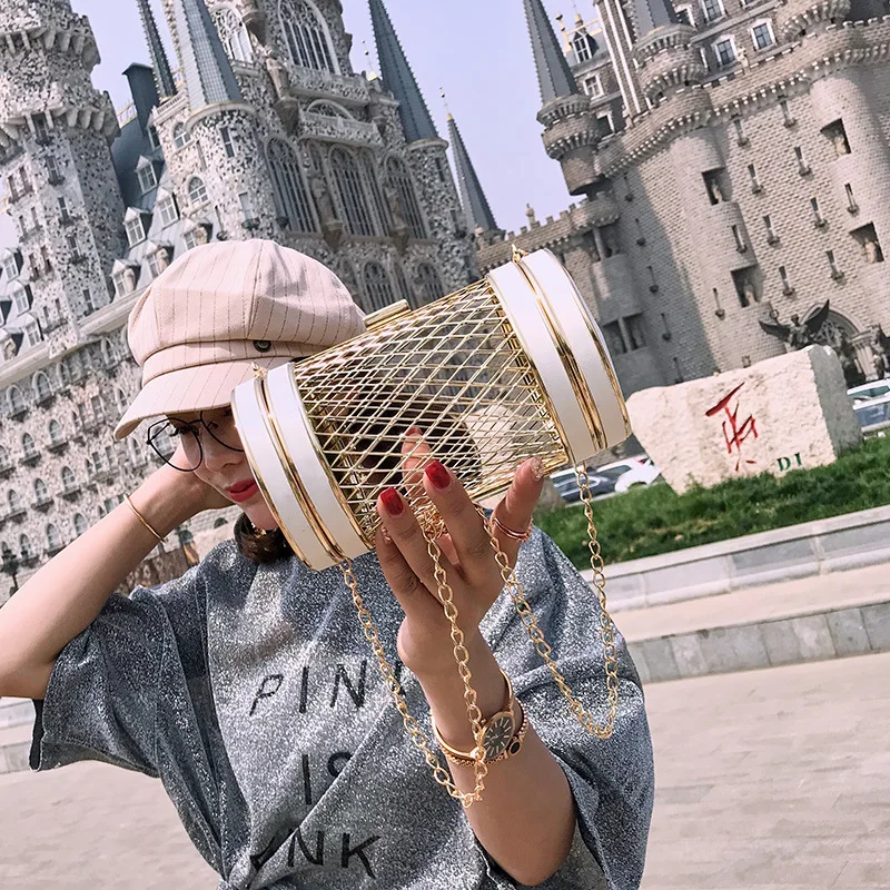 2019 New Women Messnger Bag Metal Net Bags Gold Mesh Grid Cage Clutch Women's Cylindrical Chain Shoulder Bag Female Clutch C191
2019 New Women Messnger Bag Metal Net Bags Gold Mesh Grid Cage Clutch Women's Cylindrical Chain Shoulder Bag Female Clutch C191