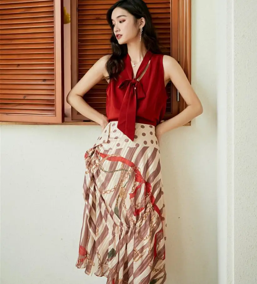 2019 new fashion women's blouse shirt Summer female retro sleeveless strap shirt red bow versatile top
2019 new fashion women's blouse shirt Summer female retro sleeveless strap shirt red bow versatile top