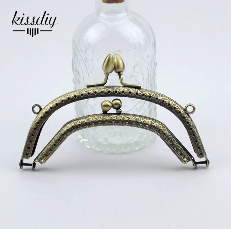 10pcs 14cm antique bronze Metal Purse Frame tow style kiss clasp for purses Handle for Bag Craft bag making sew accessories
10pcs 14cm antique bronze Metal Purse Frame tow style kiss clasp for purses Handle for Bag Craft bag making sew accessories