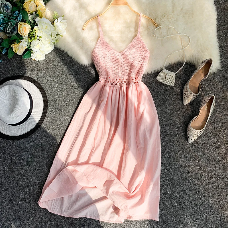 2019 new fashion women's dresses Fresh openwork knit stitching V-neck strap high waist dress
2019 new fashion women's dresses Fresh openwork knit stitching V-neck strap high waist dress