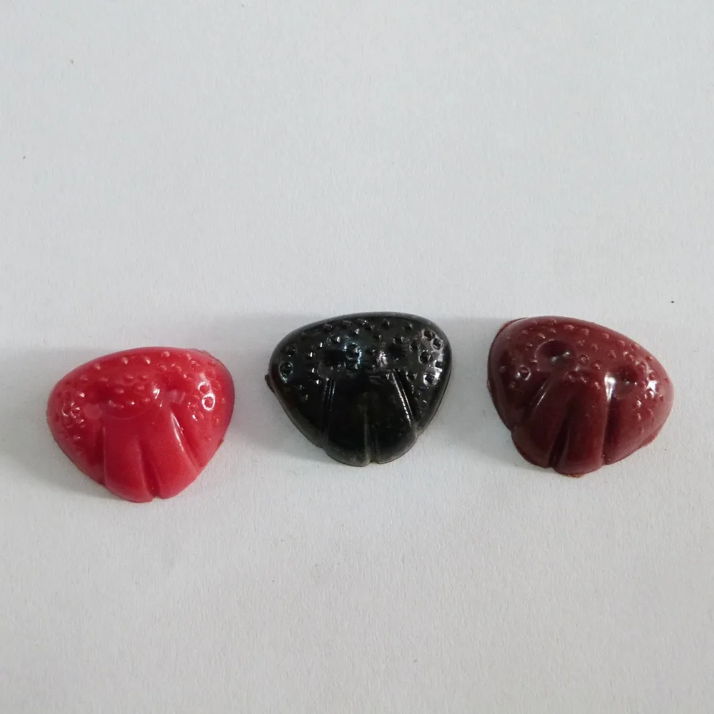 50pcs/lot 15x20mm red/black/brown plastic toy point dog nose flat nose for diy findings--color option
50pcs/lot 15x20mm red/black/brown plastic toy point dog nose flat nose for diy findings--color option