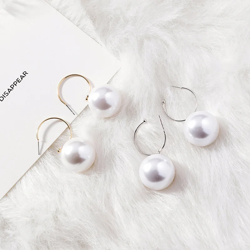 2019 New Korean Fashion Minimalist Small Gold Silver Color Hoops Earrings With Pearl Charm Elegant Mini Hoops Earring Jewelry
2019 New Korean Fashion Minimalist Small Gold Silver Color Hoops Earrings With Pearl Charm Elegant Mini Hoops Earring Jewelry