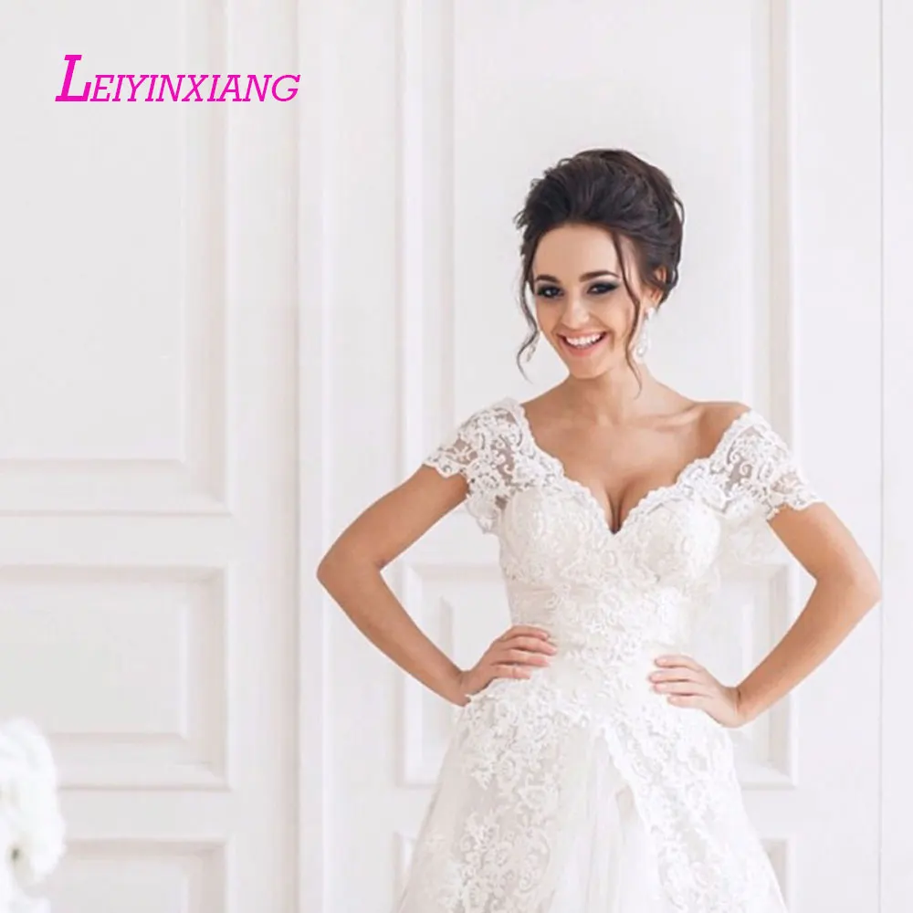 LEIYINXIANG 2019 Wedding Dress Bride Dress Modern Sexy A-Line Vestido De Noiva Lace Robe de Mariee Appliques V-Neck Backless
LEIYINXIANG 2019 Wedding Dress Bride Dress Modern Sexy A-Line Vestido De Noiva Lace Robe de Mariee Appliques V-Neck Backless
