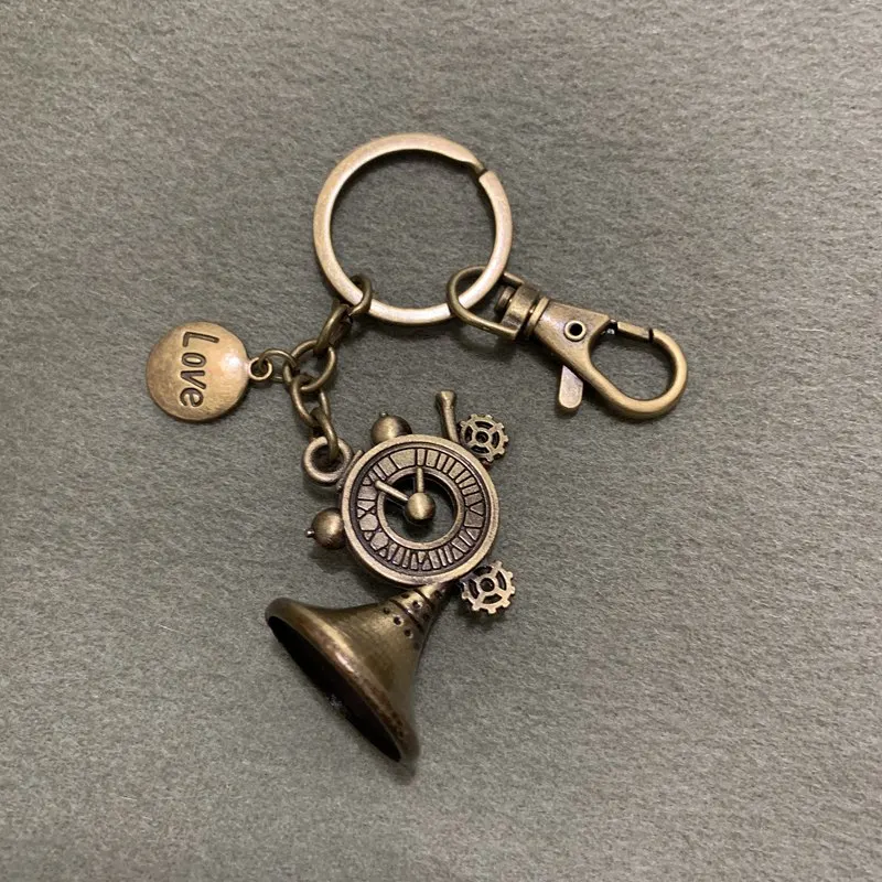Retro Antique Bronze Love Phonograph Loudspeaker Key Chains Vintage Punk Pendants Casual Car Key Ring Bag Decoration Souvenirs
Retro Antique Bronze Love Phonograph Loudspeaker Key Chains Vintage Punk Pendants Casual Car Key Ring Bag Decoration Souvenirs