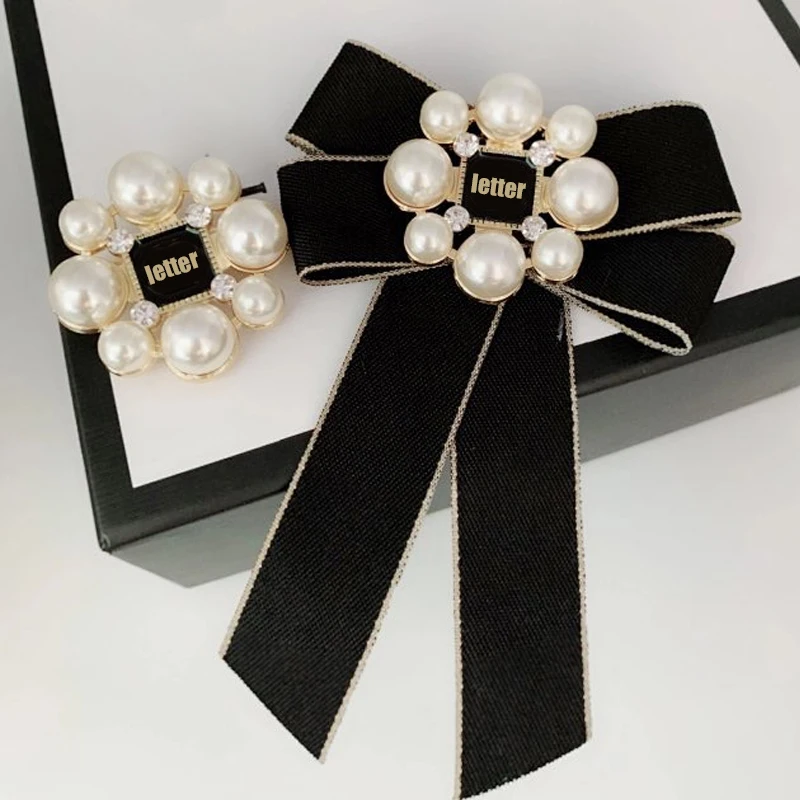 2 Styles Women Pearl Letter C Brooch Suit Lapel Pin Big Bowknot Shirt Pin Accessories for Gift Party
2 Styles Women Pearl Letter C Brooch Suit Lapel Pin Big Bowknot Shirt Pin Accessories for Gift Party