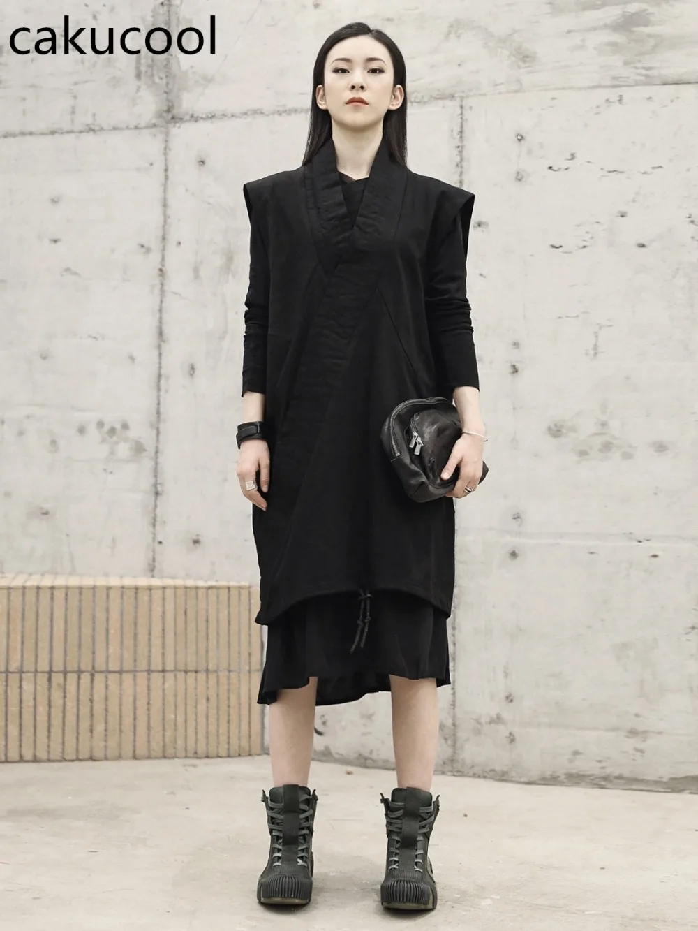 Cakucool New Women VEST Irregular fake two black solid color long vest v-neck asymmetry loose casual cotton vests
Cakucool New Women VEST Irregular fake two black solid color long vest v-neck asymmetry loose casual cotton vests