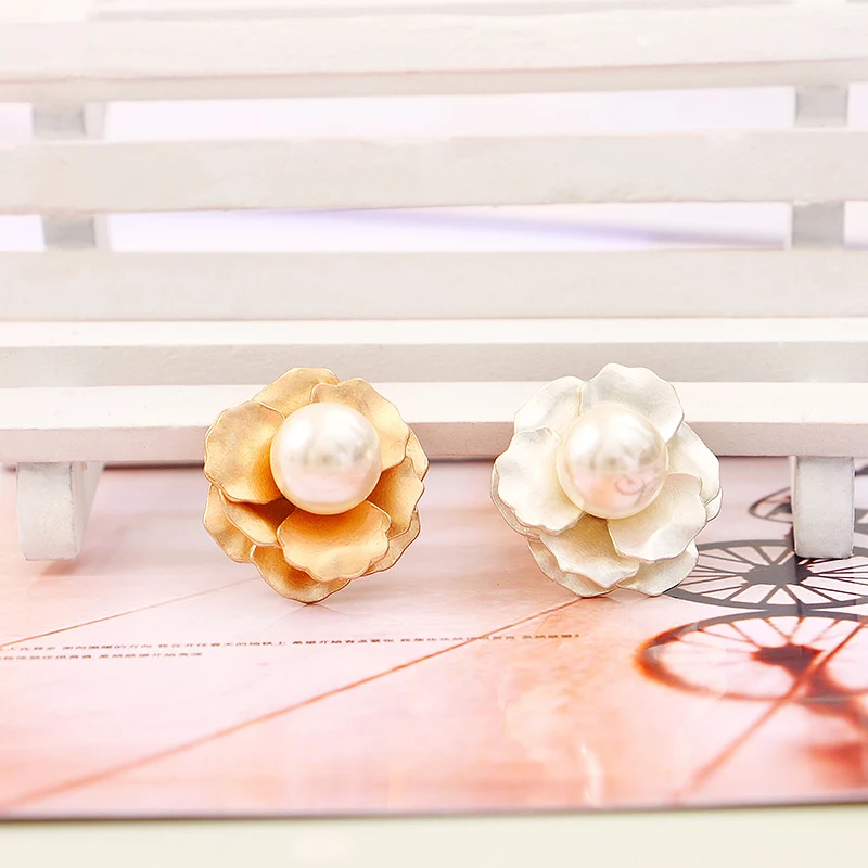 New Fashion 5Ppcs/lot Clear Rhinestone Crystal Pearl Flower Design Alloy Button For Wedding/Phone/Hair Accessories
New Fashion 5Ppcs/lot Clear Rhinestone Crystal Pearl Flower Design Alloy Button For Wedding/Phone/Hair Accessories