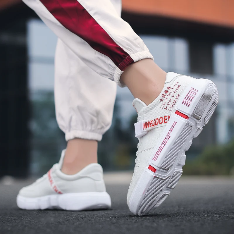 2019 New Designer Men's Outdoor Sneakers Breathable White Black Red Boys Sport Running Shoes Anti-slip Wearable Male Flats Shoes
2019 New Designer Men's Outdoor Sneakers Breathable White Black Red Boys Sport Running Shoes Anti-slip Wearable Male Flats Shoes