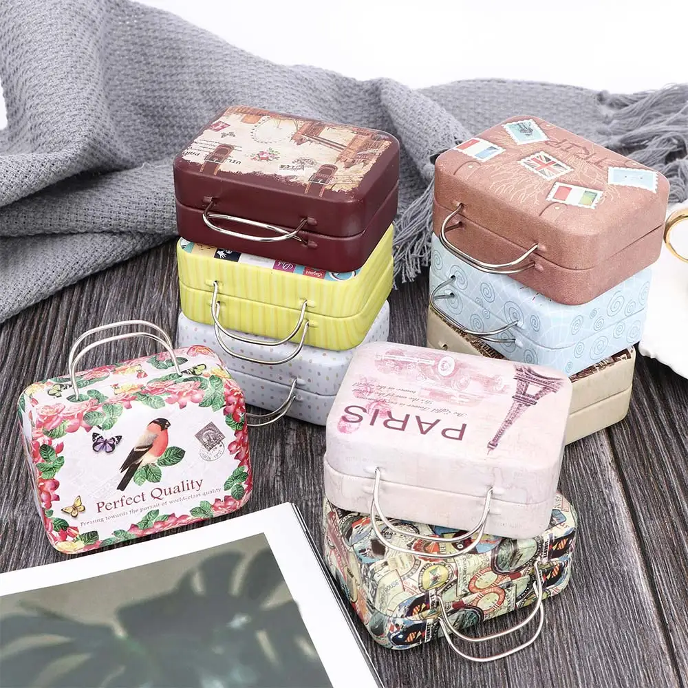 1pcs Mini Storage Box Candy Retro Suitcase Handbag Small Rectangular Candy Box Small Metal Container Wedding Favor Gift Box
1pcs Mini Storage Box Candy Retro Suitcase Handbag Small Rectangular Candy Box Small Metal Container Wedding Favor Gift Box