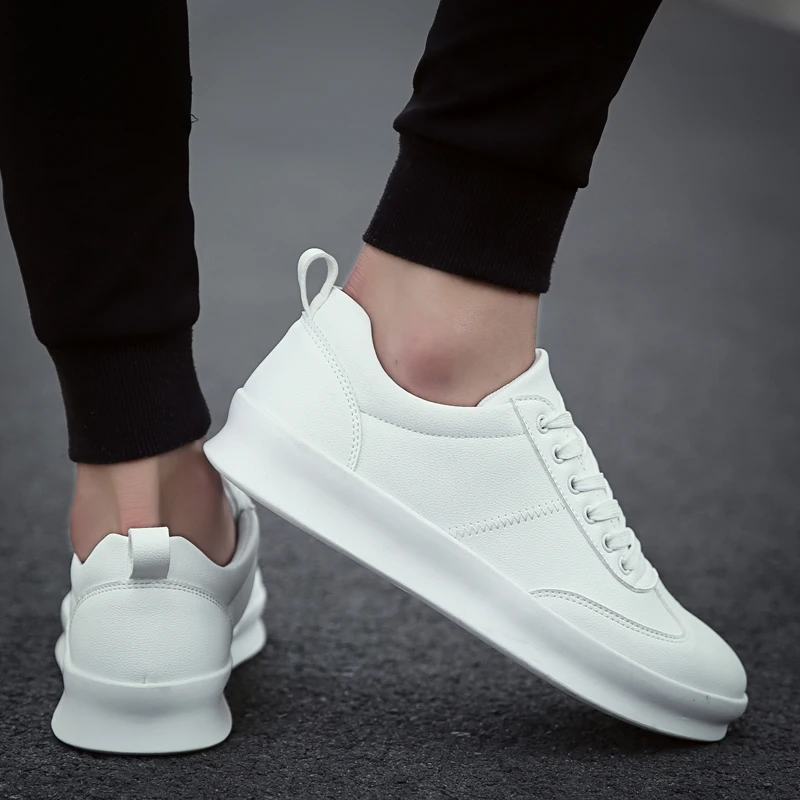 Spring Autumn Men's Outdoor Sneakers Breathable Boys Running Sport Shoe Youth Anti-slip Flats Black, White, Red Classical Shoes
Spring Autumn Men's Outdoor Sneakers Breathable Boys Running Sport Shoe Youth Anti-slip Flats Black, White, Red Classical Shoes
