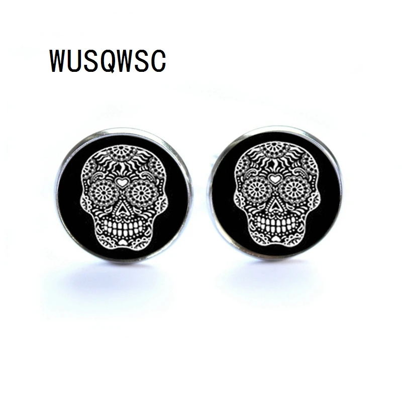 2018 New sugar skull cuff link Black White Skull Cufflinks Men's Shirt Accessories Fashion Jewelry Glass Cufflink Handmade 
2018 New sugar skull cuff link Black White Skull Cufflinks Men's Shirt Accessories Fashion Jewelry Glass Cufflink Handmade