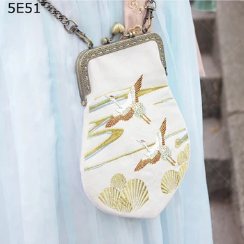 Creative ancient cross-body chain bag cotton and linen/ embroidery18X20cm/Many uses
Creative ancient cross-body chain bag cotton and linen/ embroidery18X20cm/Many uses