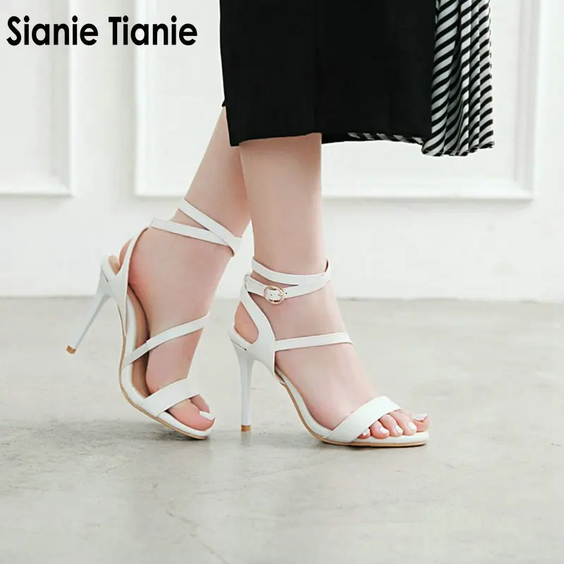 Sianie Tianie 2019 summer new woman shoes white black super thin high heels ankle buckle cross strap women gladiator sandals
Sianie Tianie 2019 summer new woman shoes white black super thin high heels ankle buckle cross strap women gladiator sandals