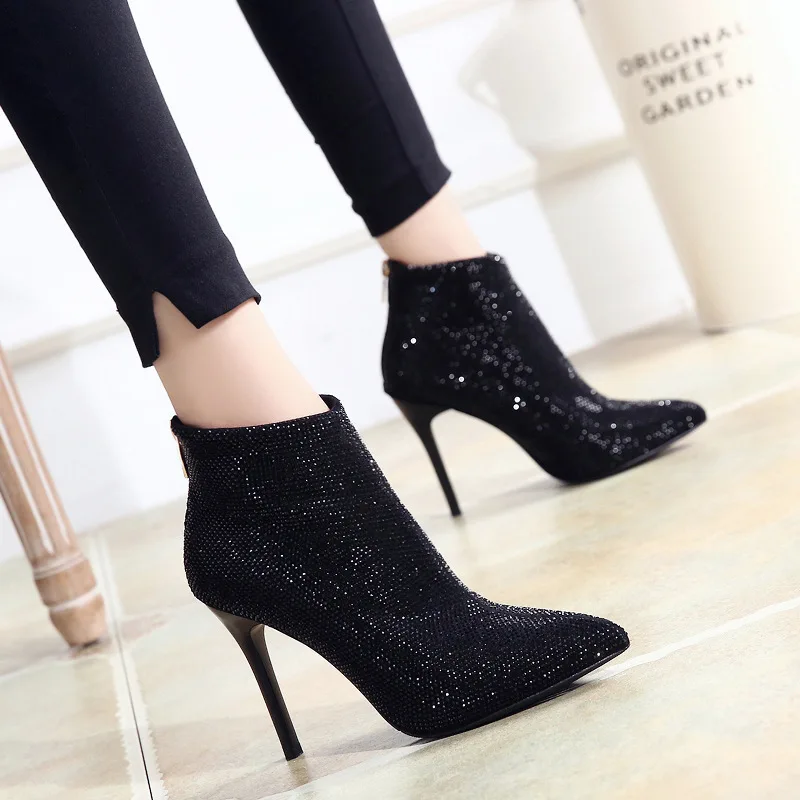 2018 new European and American high-heel short boots stiletto ankle boots short tube pointed Martin boots sexy wild women boots
2018 new European and American high-heel short boots stiletto ankle boots short tube pointed Martin boots sexy wild women boots