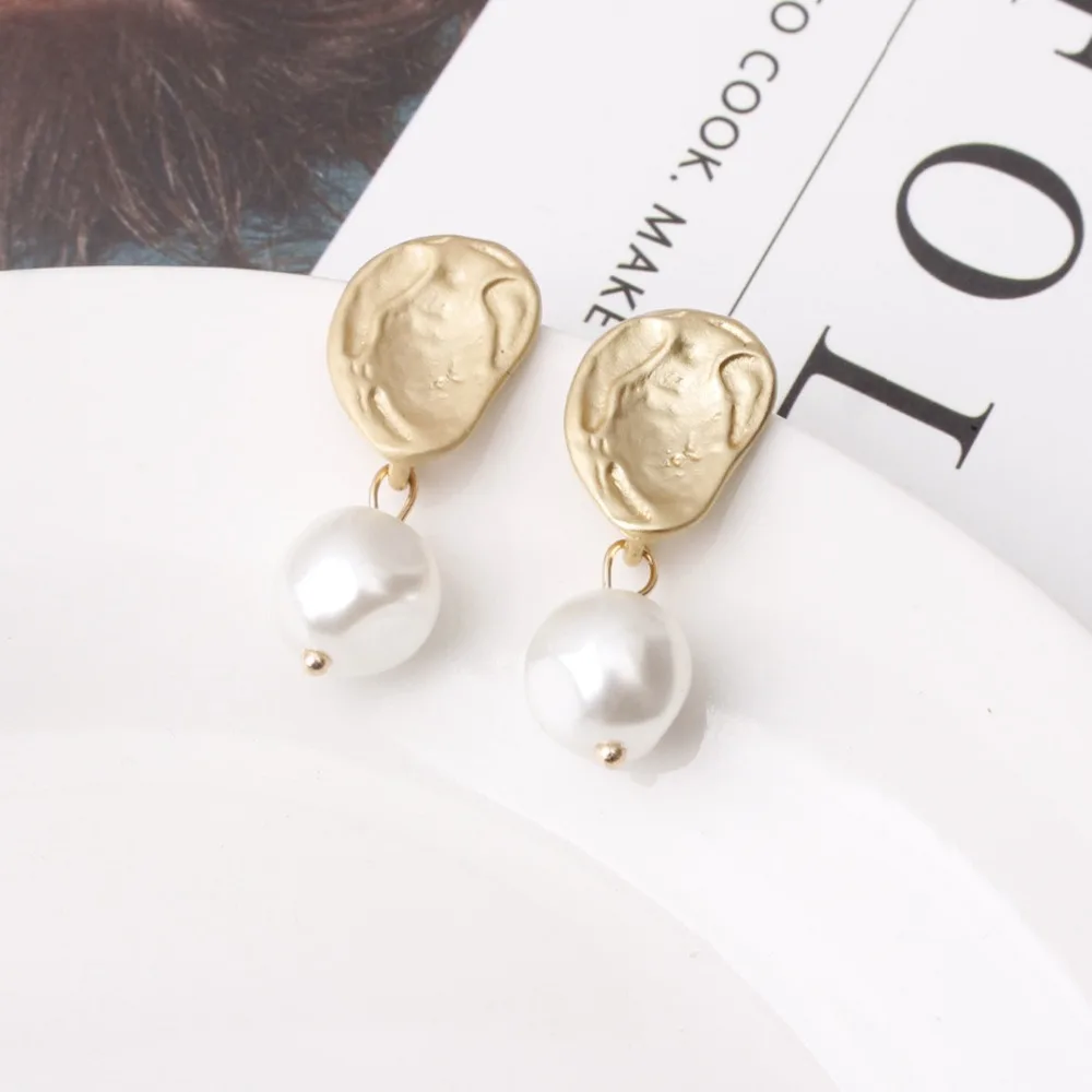 SexeMara Korea Design Metal Gold Geometric Irregular Circle Square Natural Freshwater Pearl Stud Earrings for Women Girl Gift
SexeMara Korea Design Metal Gold Geometric Irregular Circle Square Natural Freshwater Pearl Stud Earrings for Women Girl Gift