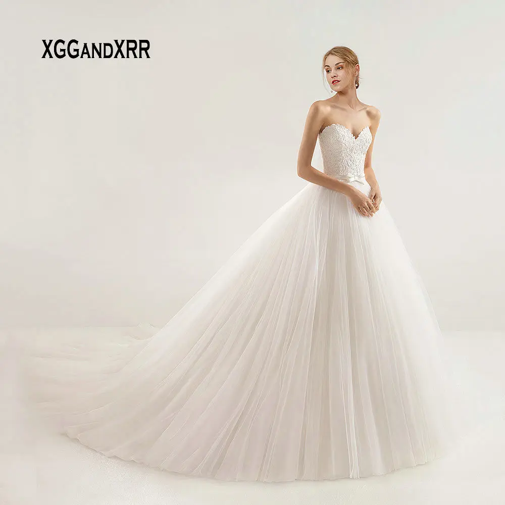 Romantic Ball Gown Wedding Dress 2019 Sweetheart Backless Lace Applique Long Bride Dress Bow Belt Plus Size Custom Made
Romantic Ball Gown Wedding Dress 2019 Sweetheart Backless Lace Applique Long Bride Dress Bow Belt Plus Size Custom Made