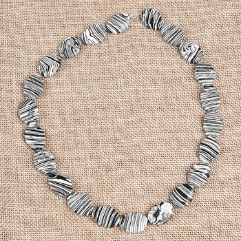 14*18*5MM Bigger and fuller and Oval round Black add White natural Synthesis Zebra stone Loose beads
14*18*5MM Bigger and fuller and Oval round Black add White natural Synthesis Zebra stone Loose beads