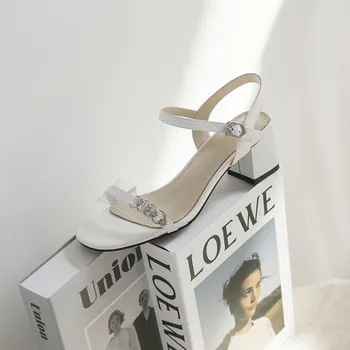 MLJUESE 2019 women sandals Cow leather white color Gladiator crystal open toe high heels beaches sandals party dress size 40
MLJUESE 2019 women sandals Cow leather white color Gladiator crystal open toe high heels beaches sandals party dress size 40