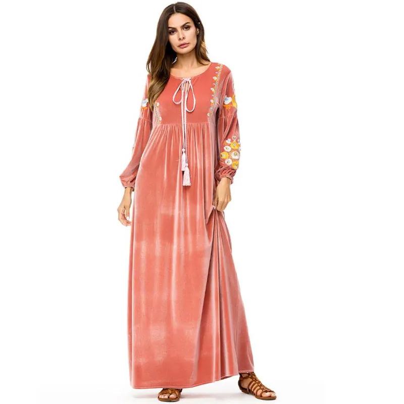 Floral Embroidery Maxi Dress Velvet Loose Long Robe Gowns 2019 Vintage Muslim Kimono Autumn Winter Ramadan Islamic Clothing D776
Floral Embroidery Maxi Dress Velvet Loose Long Robe Gowns 2019 Vintage Muslim Kimono Autumn Winter Ramadan Islamic Clothing D776