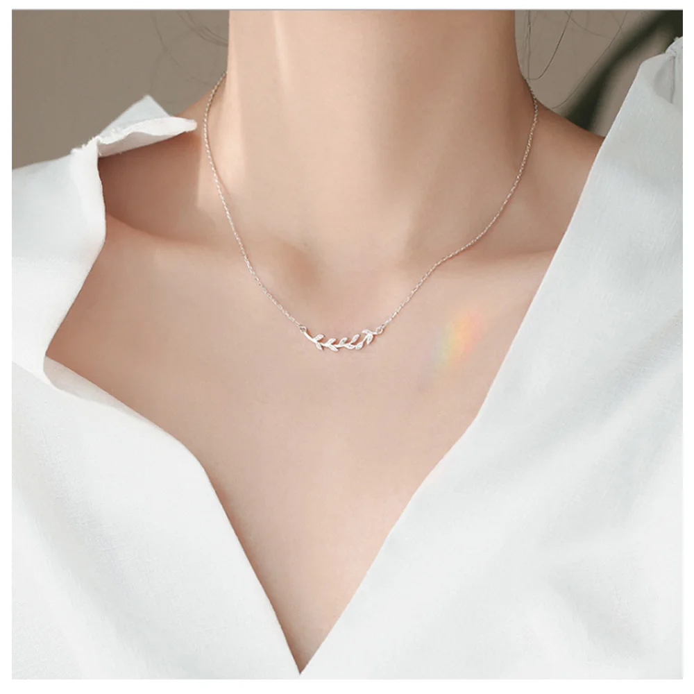 S925 sterling silver olive branch leaf necklace female Korean version of the clavicle chain simple small fresh student jewelry
S925 sterling silver olive branch leaf necklace female Korean version of the clavicle chain simple small fresh student jewelry
