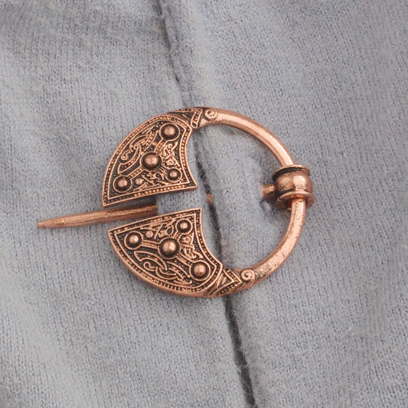 Viking Brooch Copper Penannular Axe-shaped Brooch Pin for Women Men Norse Viking Cloak Pin Clasp Medieval Jewelry Accessories
Viking Brooch Copper Penannular Axe-shaped Brooch Pin for Women Men Norse Viking Cloak Pin Clasp Medieval Jewelry Accessories