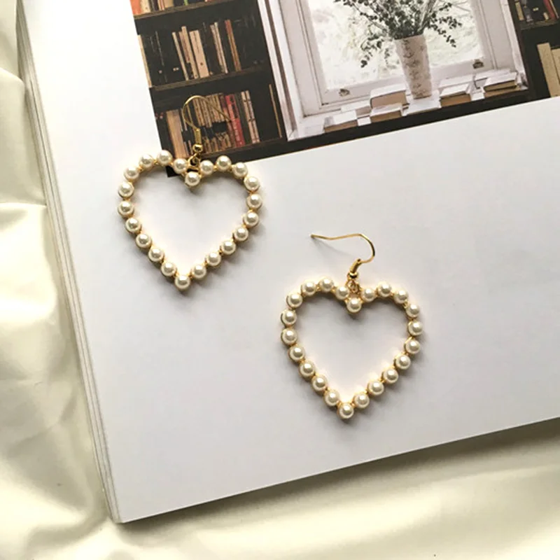 Sweet Heart Simulated Pearl Earrings For Women Girls Hollow Silver Gold Color Drop Earrings Fashion Jewelry 2018 Brincos
Sweet Heart Simulated Pearl Earrings For Women Girls Hollow Silver Gold Color Drop Earrings Fashion Jewelry 2018 Brincos
