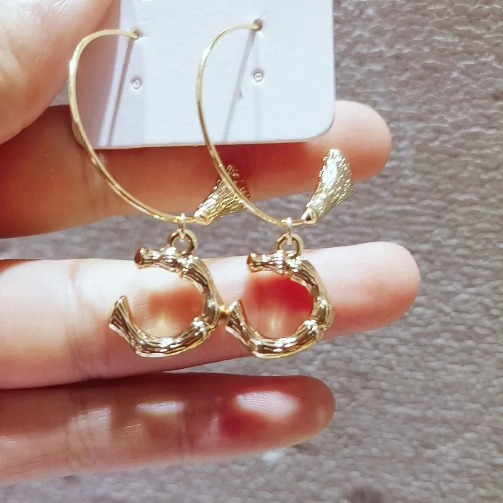 2019 New Fashion Style Arrival Luxury Exaggerated Alloy Metal Letter drop Earring Temperament Lava Alphabet Hotsale Earrings
2019 New Fashion Style Arrival Luxury Exaggerated Alloy Metal Letter drop Earring Temperament Lava Alphabet Hotsale Earrings