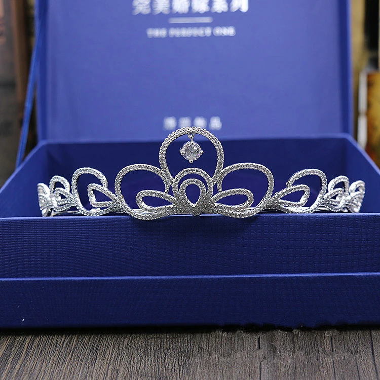 Fashion retro crystal Paved CZ zircon round Princess crown wedding bride dinner banquet Beauty tiaras hair jewelry free shipping
Fashion retro crystal Paved CZ zircon round Princess crown wedding bride dinner banquet Beauty tiaras hair jewelry free shipping