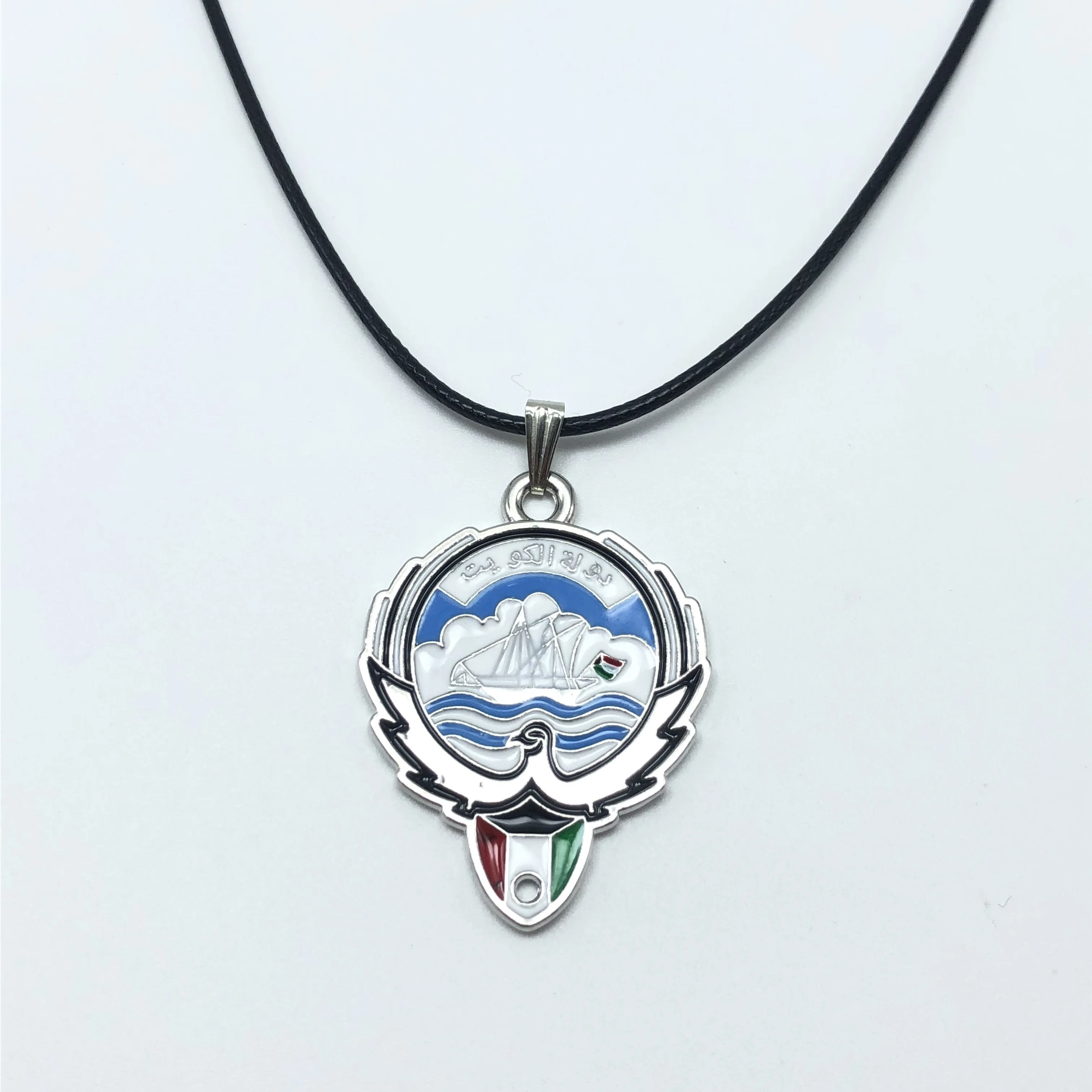 2pcs 31*41mm Glamour Pop Silver/Gold Kuwait Emblem Flag Pendant Necklace DIY Handmade Necklace Chain Length 45cm
2pcs 31*41mm Glamour Pop Silver/Gold Kuwait Emblem Flag Pendant Necklace DIY Handmade Necklace Chain Length 45cm